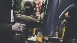 Land Rover Defender 2,000,000 (2015) - taśma produkcyjna