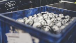 Land Rover Defender 2,000,000 (2015) - taśma produkcyjna