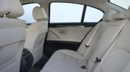 BMW serii 5 F10 518d Sedan (2015) - tylna kanapa