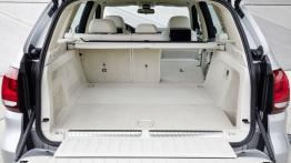 BMW X5 III xDrive40e (2015) - bagażnik, tylna kanapa złożona