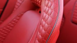 Aston Martin Vanquish Volante (2015) - fotel pasażera, widok z przodu