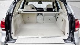 BMW X5 III xDrive40e (2015) - bagażnik, tylna kanapa złożona