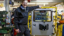 Land Rover Defender 2,000,000 (2015) - taśma produkcyjna