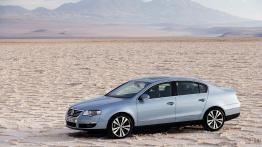 Volkswagen Passat 2005 - lewy bok