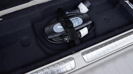 BMW X5 III xDrive40e (2015) - bagażnik - akcesoria do ładowania