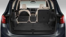 BMW serii 2 Gran Tourer (2015) - tylna kanapa złożona, widok z bagażnika