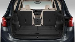 BMW serii 2 Gran Tourer (2015) - tylna kanapa złożona, widok z bagażnika