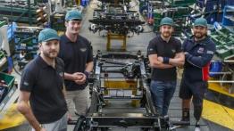 Land Rover Defender 2,000,000 (2015) - taśma produkcyjna