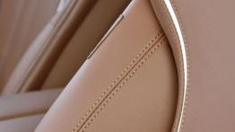 BMW 650i Gran Coupe F06 Facelifting (2015) - fotel kierowcy, widok z przodu