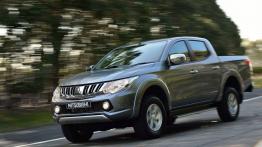 Mitsubishi Triton 2015 - lewy bok