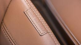 BMW 650i Gran Coupe F06 Facelifting (2015) - fotel pasażera, widok z przodu