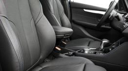 BMW 220i Gran Tourer (2015) - widok ogólny wnętrza z przodu