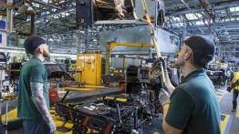 Land Rover Defender 2,000,000 (2015) - taśma produkcyjna