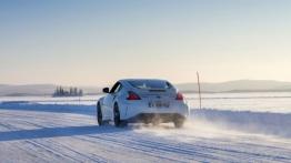 Nissan 370Z Nismo (2015) - widok z tyłu