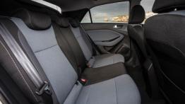 Hyundai i20 II Hatchback Kappa 1.4 MPI (2015) - tylna kanapa
