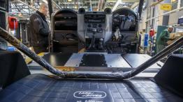 Land Rover Defender 2,000,000 (2015) - taśma produkcyjna