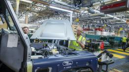 Land Rover Defender 2,000,000 (2015) - taśma produkcyjna