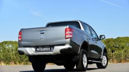 Mitsubishi Triton 2015 - widok z tyłu