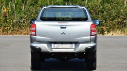 Mitsubishi Triton 2015 - widok z tyłu