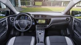 Toyota Auris II Hatchback Facelifting Hybrid (2015) - pełny panel przedni