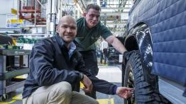 Land Rover Defender 2,000,000 (2015) - taśma produkcyjna