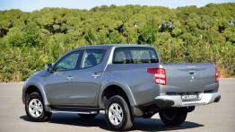 Mitsubishi Triton 2015 - widok z tyłu