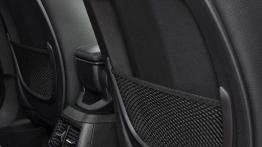 BMW 220i Gran Tourer (2015) - siatka w oparciu fotela pasażera