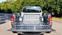 Mitsubishi Triton 2015 - tył - skrzynia ładunkowa otwarta