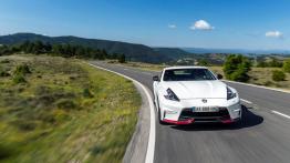 Nissan 370Z Nismo (2015) - widok z przodu