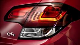 Citroen C4 II Hatchback Facelifting (2015) - prawy tylny reflektor - włączony