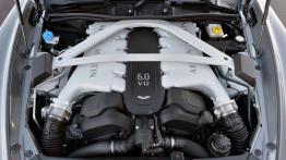 Aston Martin Vanquish Volante (2015) - maska otwarta