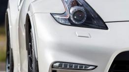 Nissan 370Z Nismo (2015) - prawy przedni reflektor - wyłączony