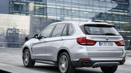 BMW X5 III xDrive40e (2015) - widok z tyłu