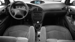Citroen C5 - widok ogólny wnętrza z przodu
