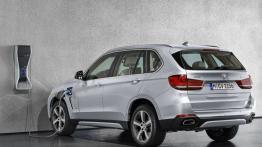 BMW X5 III xDrive40e (2015) - widok z tyłu