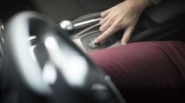 Citroen C4 II Hatchback Facelifting (2015) - przycisk startera na tunelu środkowym