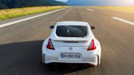 Nissan 370Z Nismo (2015) - widok z tyłu