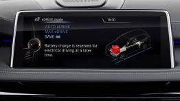 BMW X5 III xDrive40e (2015) - ekran systemu multimedialnego