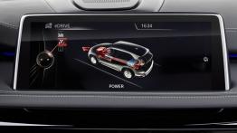 BMW X5 III xDrive40e (2015) - ekran systemu multimedialnego