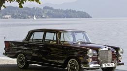 Mercedes W110 1.9 80KM 59kW 1961-1965