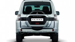 Mitsubishi Pajero IV Facelifting (2015) - widok z tyłu