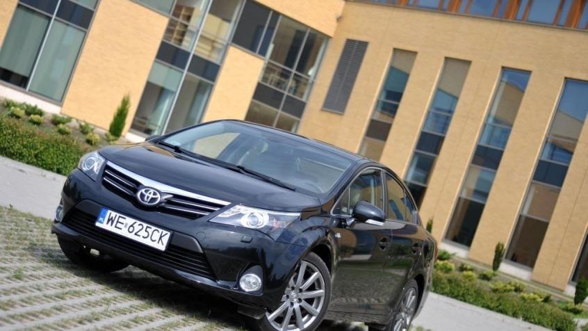 Toyota Avensis III Sedan Facelifting 1.8 Valvematic 147KM 108kW 2012-2015