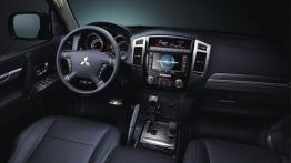 Mitsubishi Pajero IV Facelifting (2015) - pełny panel przedni