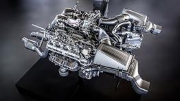 Mercedes AMG GT S (2015) - silnik solo