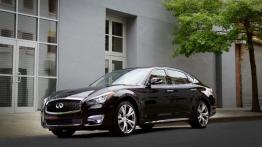 Infiniti Q70 L (2015) - widok z przodu