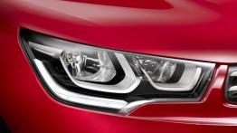 Citroen C4 II Hatchback Facelifting (2015) - prawy przedni reflektor - włączony