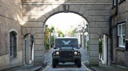 Land Rover Defender Autobiography Edition (2015) - widok z przodu