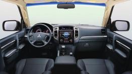 Mitsubishi Pajero IV Facelifting (2015) - pełny panel przedni