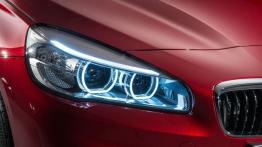 BMW serii 2 Gran Tourer (2015) - prawy przedni reflektor - włączony