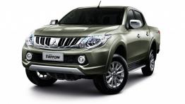 Mitsubishi Triton 2015 - przód - reflektory włączone
